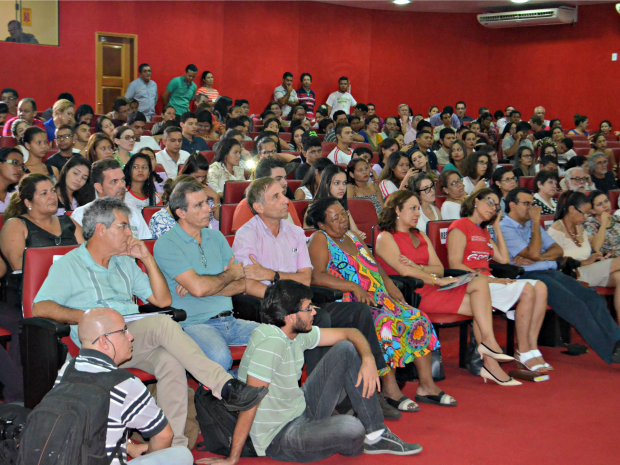 Audiência pública contou teve participação de estudantes, pesquisadores e outras autoridades (Foto: Caio Fulgêncio/G1)