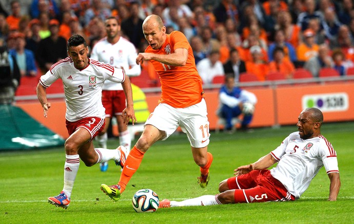 Robben jogo amistoso Holanda e País de Gales (Foto: Reuters)
