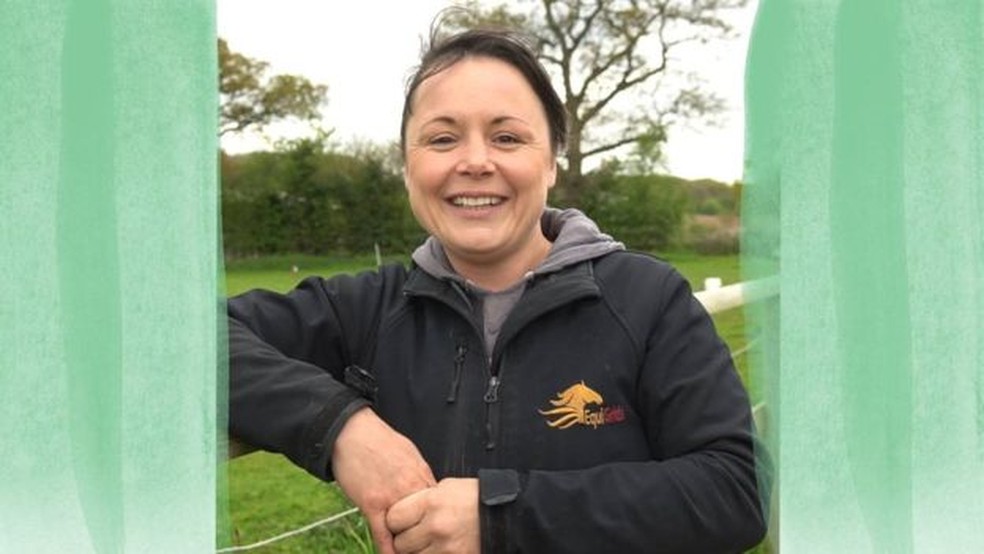 O gel funcionou para Rachael, que sente 95% de melhora com o tratamento (Foto: BBC)