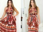 Nicole Bahls surge de vestido longo e decotado em foto postada na web