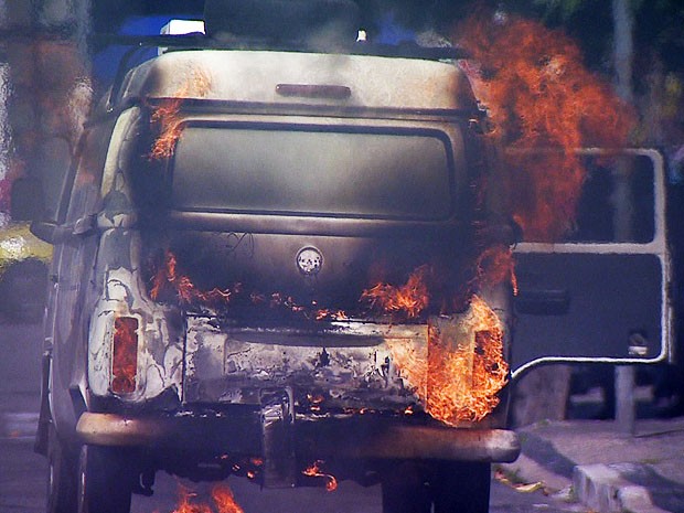 G1 Kombi pega fogo no Centro de Juiz de Fora notícias em Zona da Mata