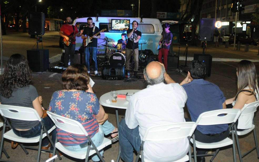 Banda se apresenta no evento Quintas Culturais (Foto: Agência Brasília)
