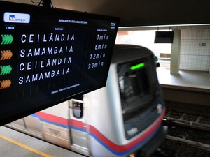 Painel informativo instalado na estação Arniqueiras, em Águas Claras (Foto: Gabriel Jabur/Agência Brasília)