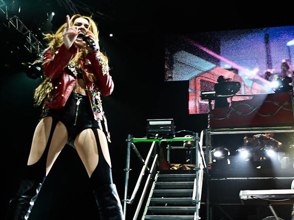 Miley Cyrus em show no Rio em maio de 2011; ela cantou sucessos do Nirvana, da roqueira Joan Jett, do Fleetwood Mac e Poison (Foto: Lucíola Villela/G1)