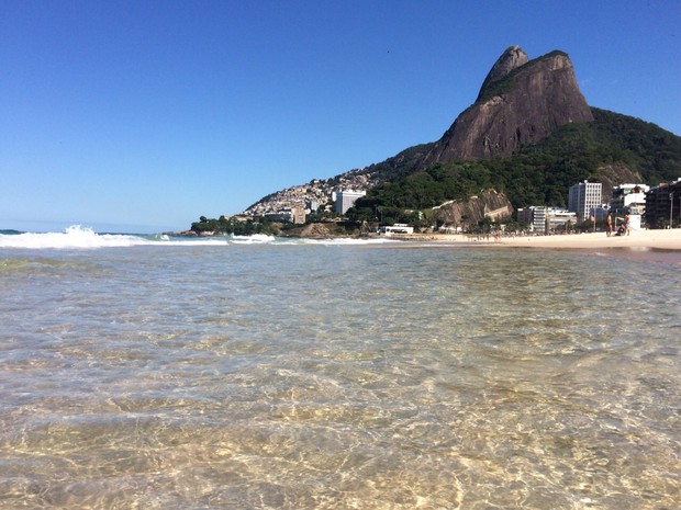 Rio tem dia de sol na véspera do feriado (Foto: José Raphael Bêrredo/G1)