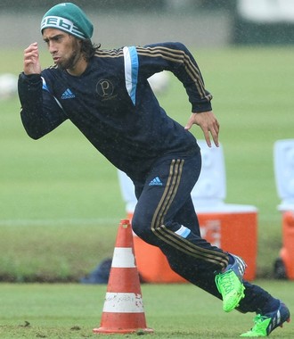 Por Choque-Rei, Palmeiras quer liberar Valdivia da seleção chilena