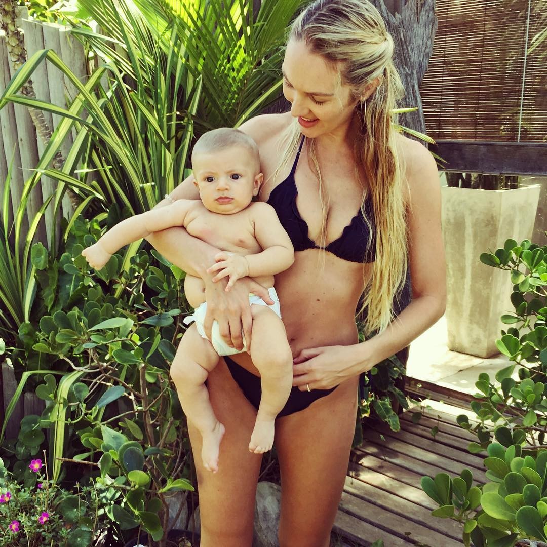 Candice Swanepoel e o filho (Foto: Reprodução/Instagram)