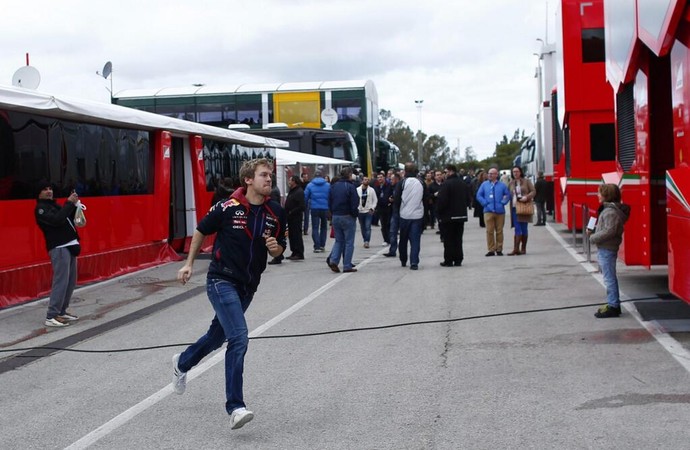 Corre, Vettel, corre: alemão já voltou para casa após dois dias de testes ruins (Foto: Reprodução / Twitter)