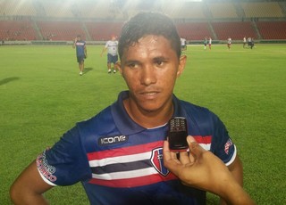 Helton é jogador do Maranhão Atlético (Foto: Bruno Alves/Globoesporte.com)