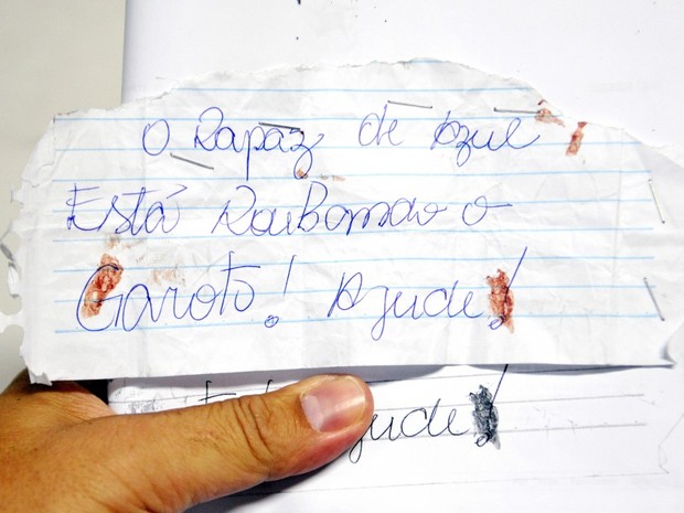 Bilhete escrito por um passageiro ajudou guardas a apreenderem menor (Foto: Fernando Madeira/ A Gazeta)