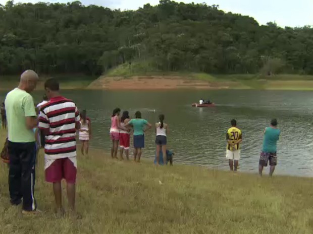 Homem de 26 anos morre afogado na represa do Jaguari em Igaratá (Foto: Reprodução/TV Vanguarda)