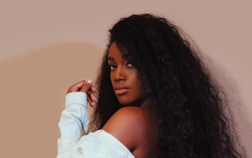 Sem Lingerie Iza Posa Sensual S De Camisa Social E Deixa D Vida No Ar Quem Quem News