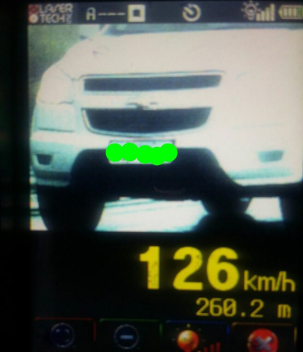 Flagrantes foram registrados na SP-425 (Foto: Polícia Militar Rodoviária/Divulgação)