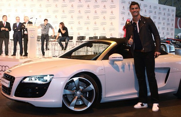 Cristiano Ronaldo tem coleção de carros (Foto: Divulgação)
