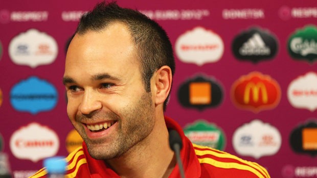 Coletiva Iniesta - Espanha (Foto: AFP)