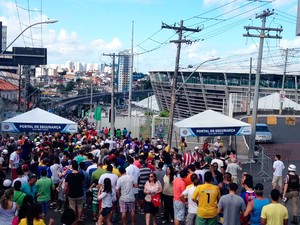 Público chega à Arena Fonte Nova (Foto: Alan Tiago Alves/G1)