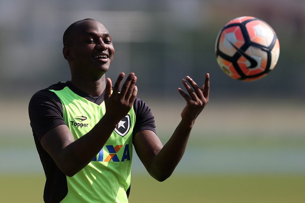 Sassá pode ser emvolvido em troca com Neílton, que voltaria a defender o Botafogo (Foto: Vitor Silva/SSPress/Botafogo)