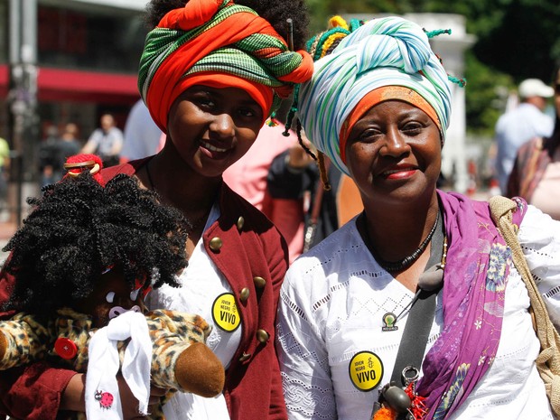 Mulheres se reúnem para participar de ato no Dia da Consciência Negra, na Avenida Paulista (Foto: Marcelo D. Sants/Framephoto/Estadão conteúdo)
