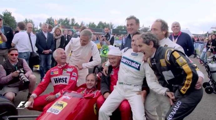 Irreverente, Nelson Piquet sentou no colo de Niki Lauda e mexeu com Alain Prost em desfile no GP da Áustria (Foto: Reprodução)