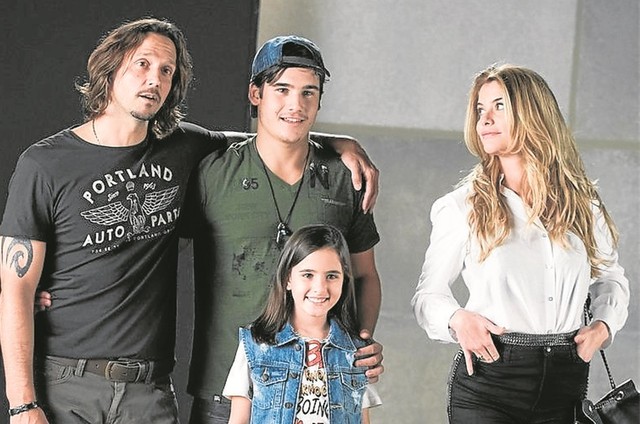 Vladimir Brichta, Alinne Moraes, Nicolas Prattes e Lara Cariello (Foto: César Alves/TV Globo)
