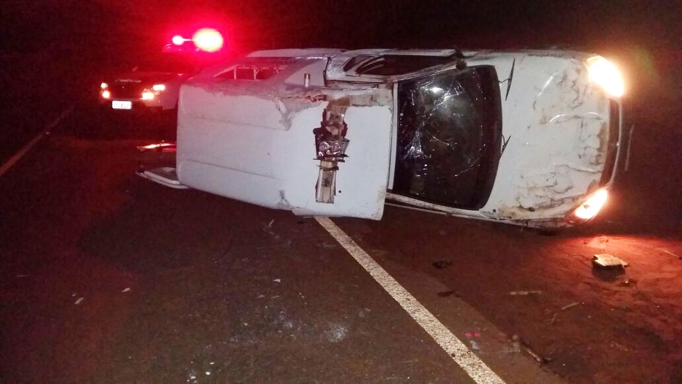 Jovem de 15 anos furtou e capotou a ambulância da Prefeitura de Paulicéia (Foto: Polícia Civil/Cedida)