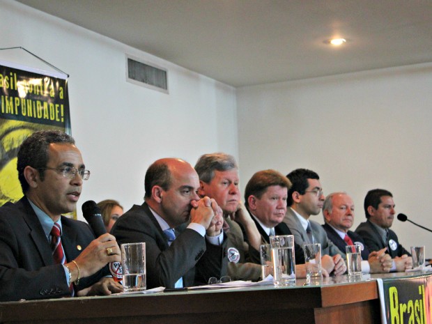 Prefeito Artur Neto participou da mesa nesta tarde no MPE-AM (Foto: Tiago Melo/G1 AM)