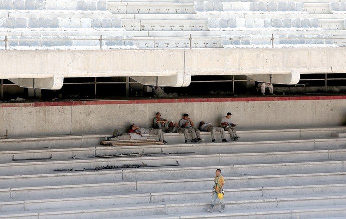 operários obra Arena da Baixada atraso Copa do Mundo (Foto: Getty Images)