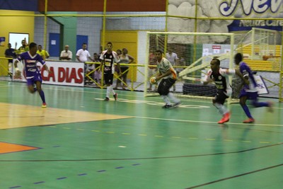 Santa Cruz e Bairro Dom Malan fizeram jogo movimentado na Copa TV Grande Rio de Futsal (Foto: Henrique Almeida) Santa Cruz e Bairro Dom Malan fizeram jogo movimentado na Copa TV Grande Rio de Futsal (Foto: Henrique Almeida)