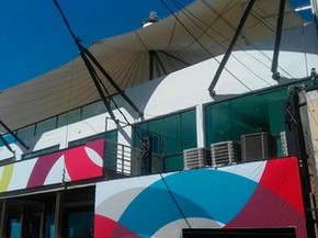 Operário cai de camarote no bairro da Barra, em Salvador (Foto: Adriana Oliveira/ TV Bahia)