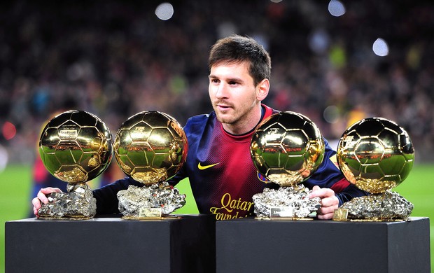 Messi apresenta suas quatro Bolas de Ouro no Camp Nou: festa só antes 