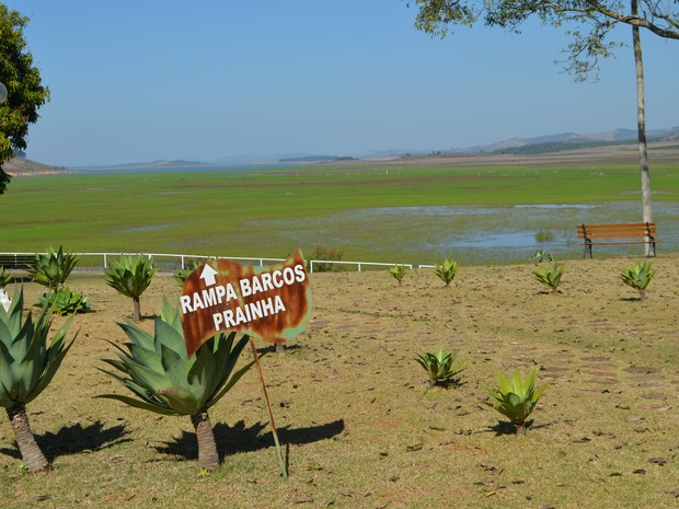 Pousada em Carmo do Rio Claro sem as águas do Lago de Furnas (Foto: Samantha Silva / G1)