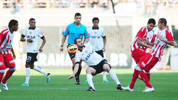 Danilo jogo Corinthians e Náutico (Foto: Marcos Ribolli / Globoesporte.com)