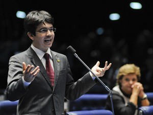 Randolfe Rodrigues (PSOL-AP), no plenário do Senado (Foto: Arthur Monteiro/Agência Senado)