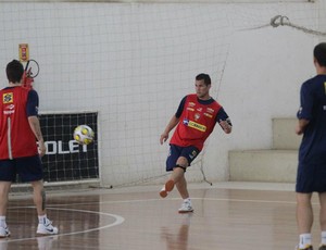 Vinicius treina com a seleção de futsal (Foto: Zerosa Filho/CBFS )