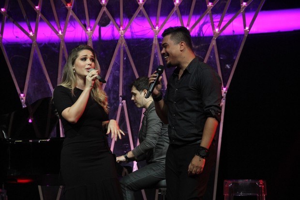 Tânia Mara canta com Sorriso Maroto (Foto: Graça Paes / PhotoRioNews)