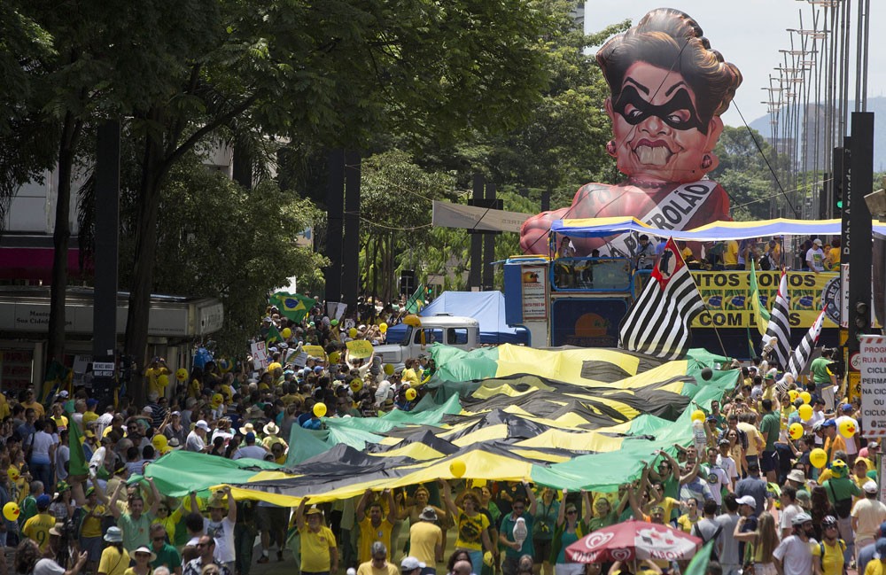 Manifestação pró-impeachment em São Paulo (Foto: Andre Penner/AP)