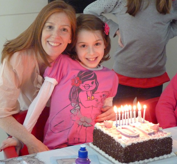 Eliana Mann comemora o aniversário de dez anos (Foto: Arquivo pessoal/BBC)