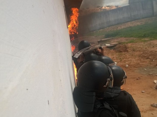 Grupo de Operações Especiais foi chamado para conter a rebelião (Foto: Divulgação/Sejuc)
