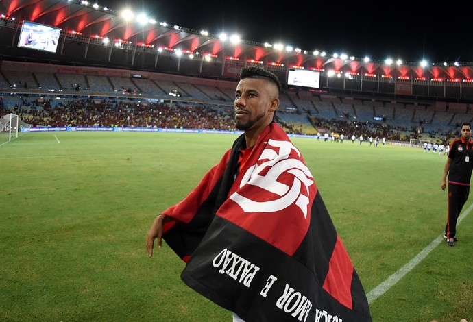 Léo Moura, bandeira, Flamengo (Foto: André Durão)