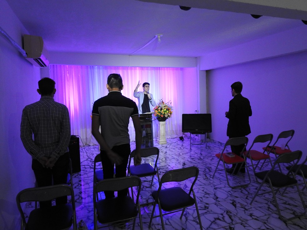 Grupo se reúne em cultos e estudos da Bíblia (Foto: Indiara Bessa/G1 AM)