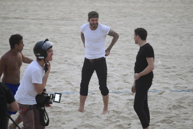 David Beckham joga futevôlei na praia (Foto: André Freitas e Delson Silva / AgNews)