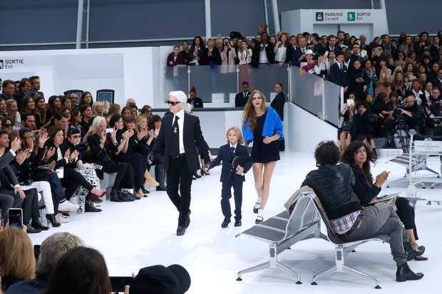 Cara Delevingne, Karl Lagerfeld e Hudson Kroenig (Foto: Getty Images)