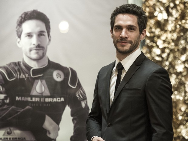 Michel Noher é o piloto Antonio Gonzalez (Foto: Estevam Avellar / TV Globo)