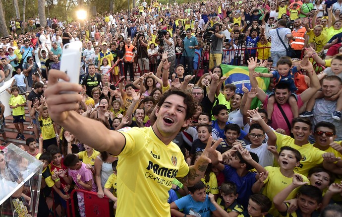 Alexandre Pato apresentação Villarreal (Foto: AFP)