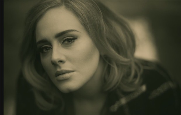 Adele no clipe do single 'Hello' (Foto: Divulgação)