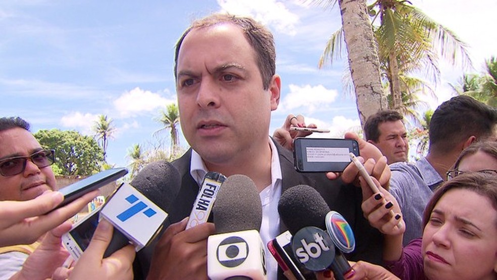 Paulo Câmara está monitorando as ações das polícias (Foto: Reprodução TV Globo)