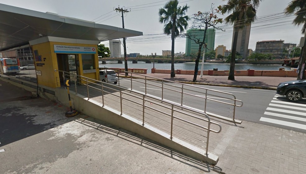 Estação de BRT Maurício de Nassau, no bairro de Santo Antônio, no Recife (Foto: Reprodução/Google Street View)
