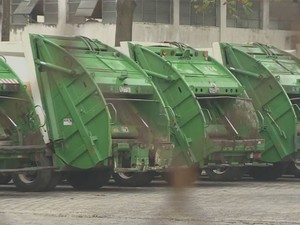 Coletores de lixo voltam ao trabalho após paralisação em São José, SP (Foto: Reprodução/ TV Vanguarda)