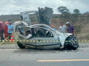 Acidente ocorreu na BR-116, em Poções (Foto: Adelson Meira/ Portal Poções)