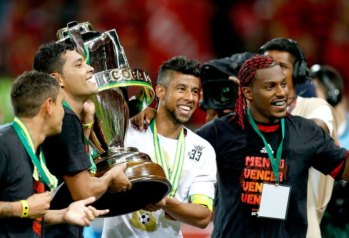 André Santos e Leo Moura Flamengo campeão Copa do Brasil (Foto: Alexandre Cassiano / Agência O Globo)